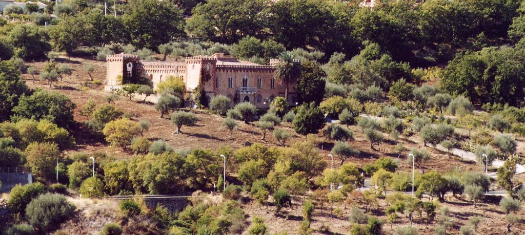 Ca. 800 m nach Castelbuono