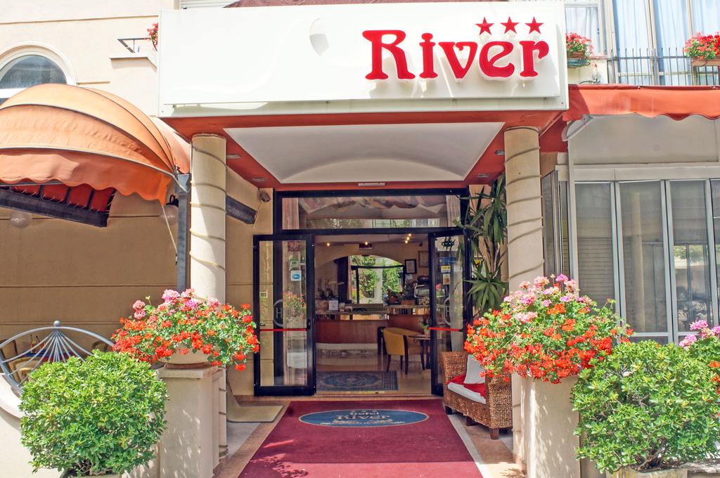 Hotel River