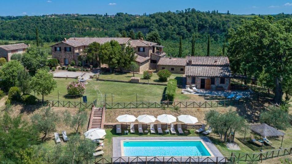 ca. 3 km nach Castelnuovo